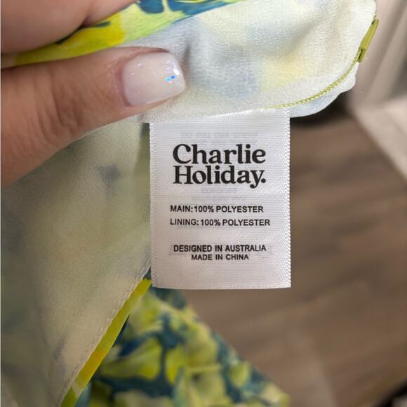 Charlie Holiday Yellow and Blue Floral Short Ruffle Sleeve Cinched Blouse Sz 10 - Picture 6 of 6